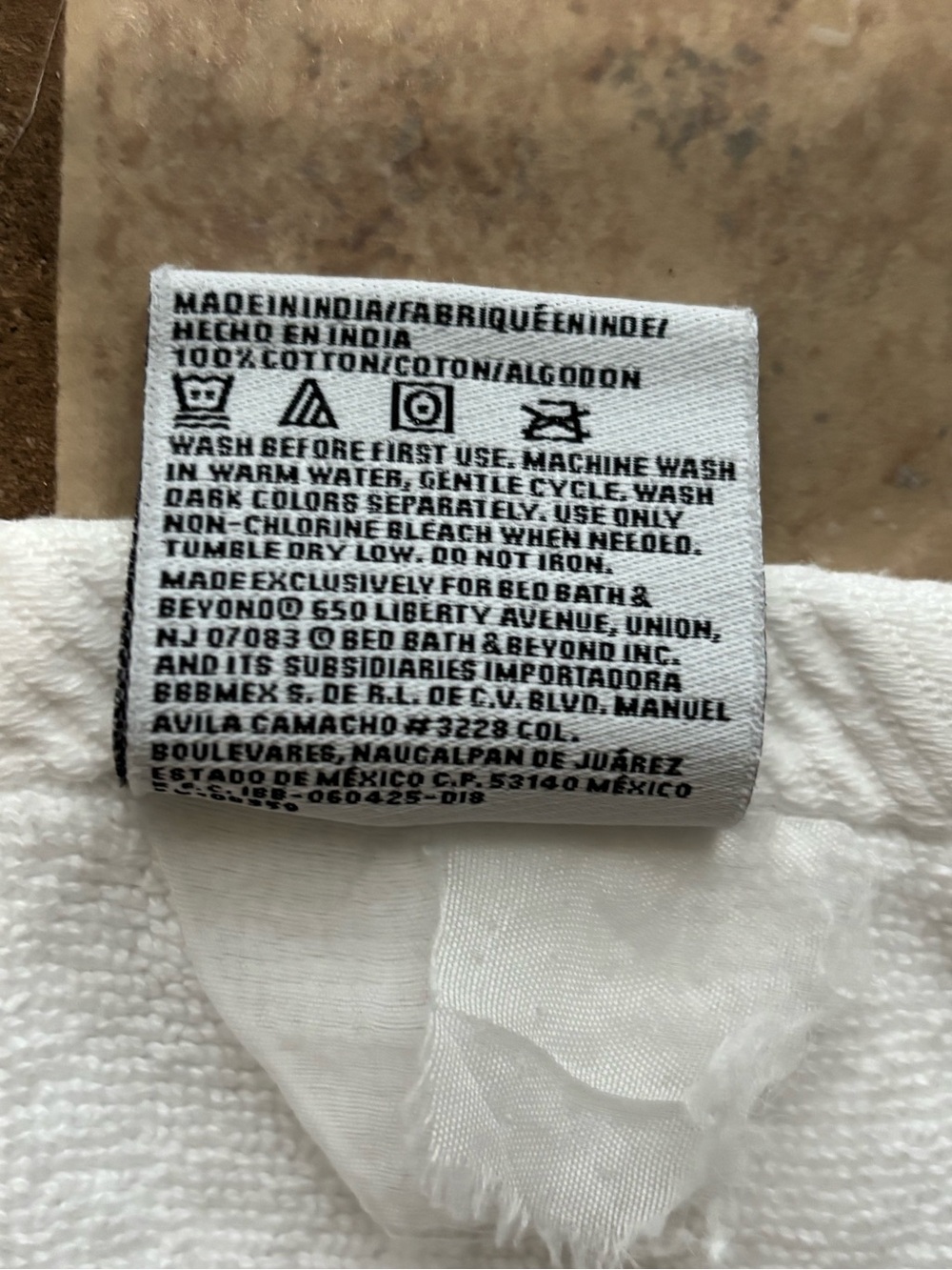 Wamsutta White Bath Mat with Branded Tag - Picture 6 of 7